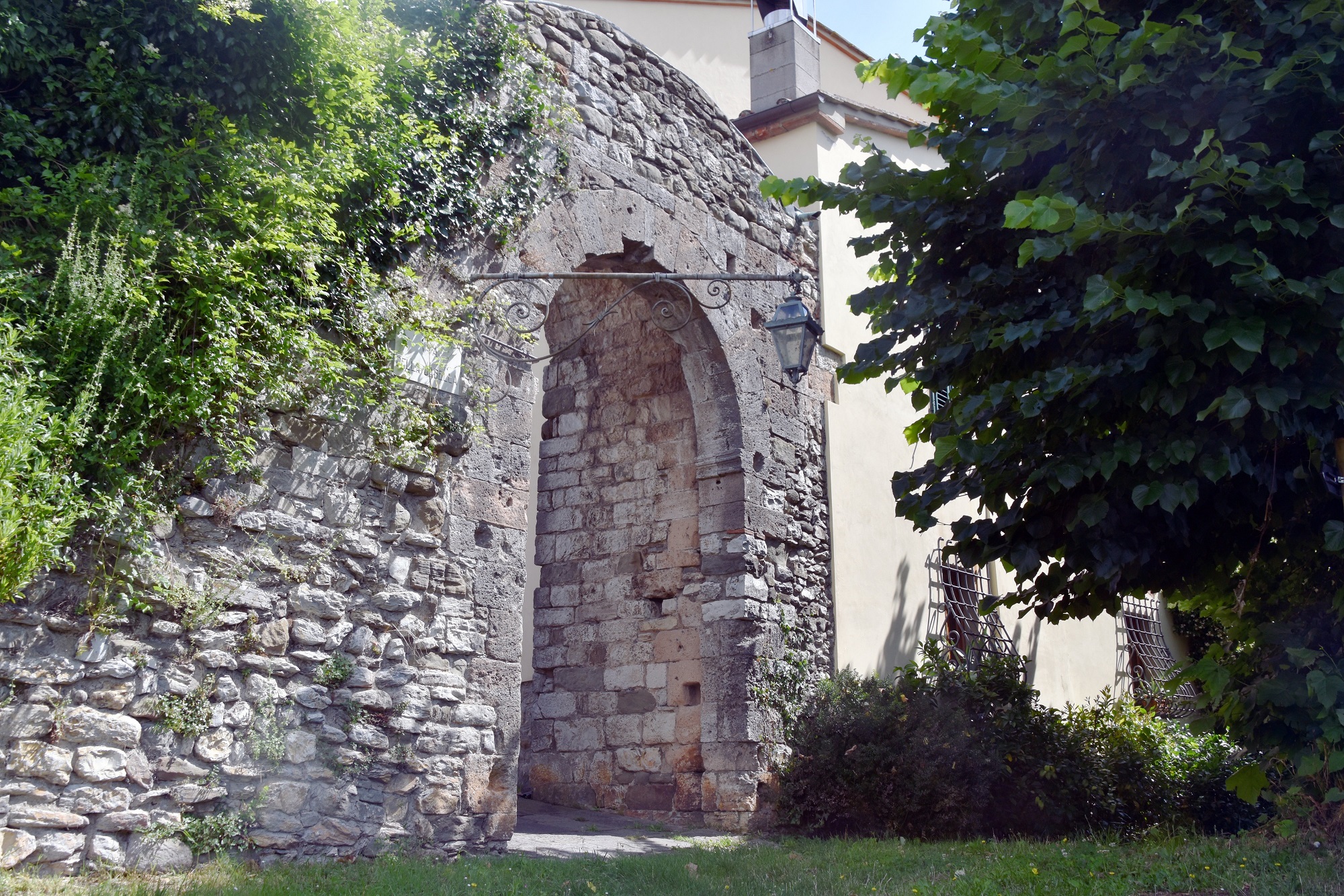  Gabella Gate